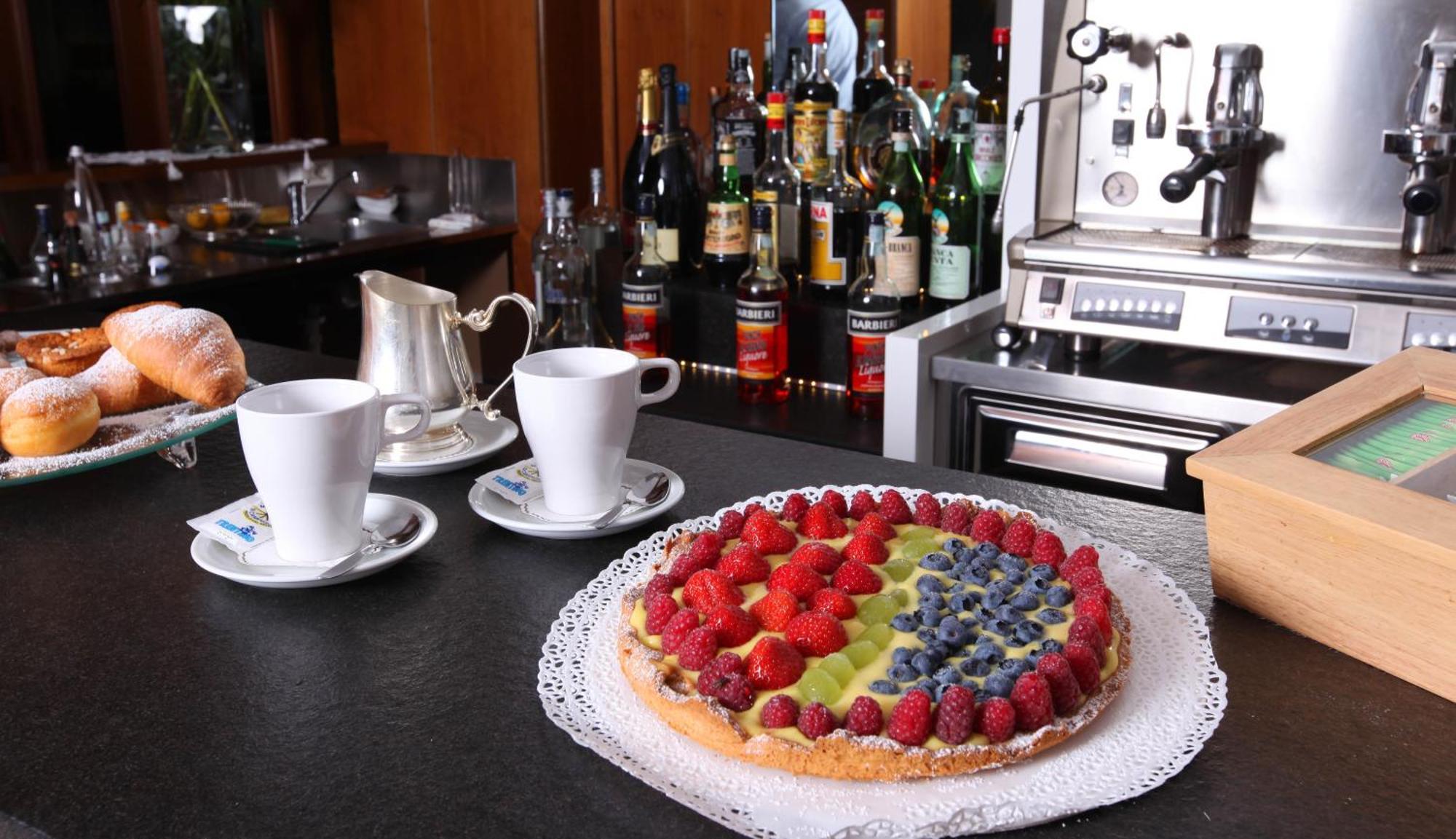 Royal Olympic Hotel Пинцоло Экстерьер фото