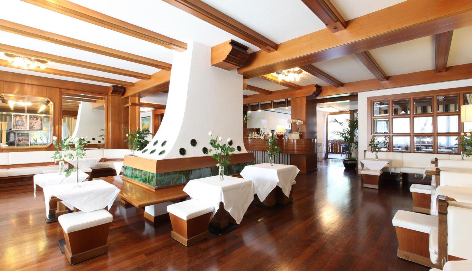 Royal Olympic Hotel Пинцоло Экстерьер фото