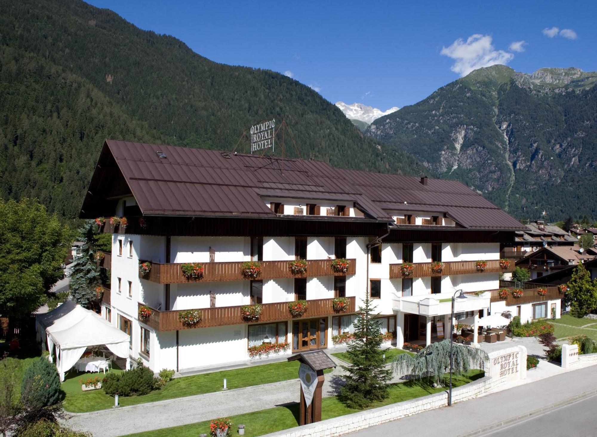 Royal Olympic Hotel Пинцоло Экстерьер фото