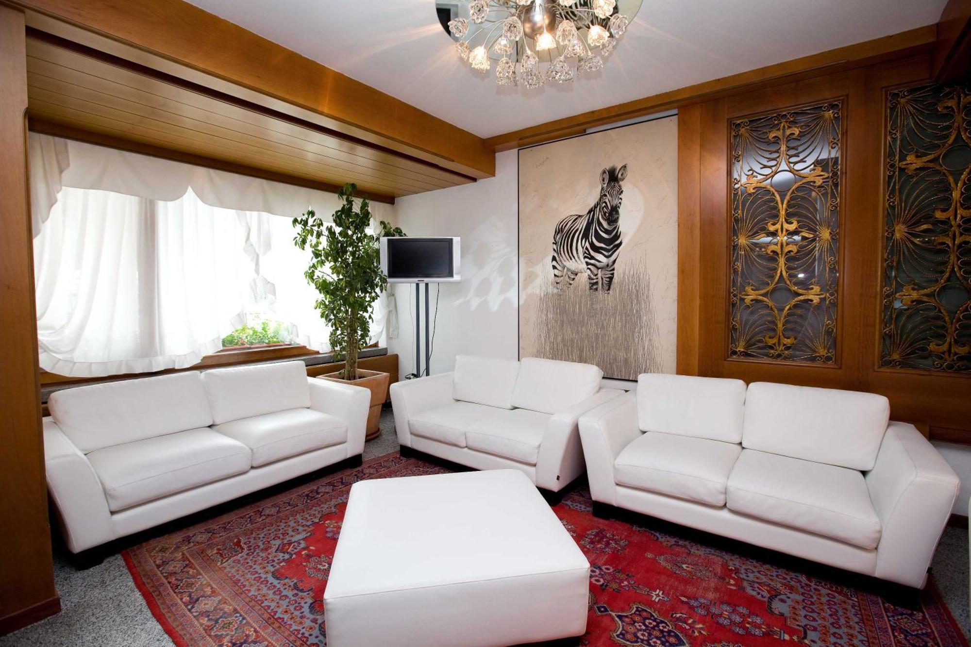 Royal Olympic Hotel Пинцоло Экстерьер фото