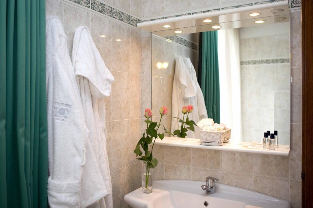 Royal Olympic Hotel Пинцоло Номер фото